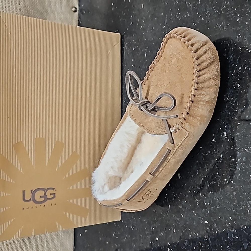 NEW UGG KIDS DAKOTA MOCASSIN SLIPPER CHESTNUT